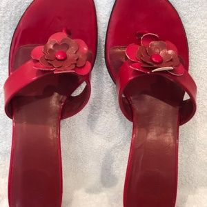 Guess red patent leather sandals, thong style